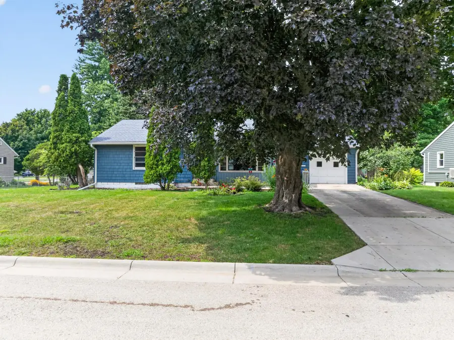 303 5th Avenue Nw, Kasson, MN 55944 - #2