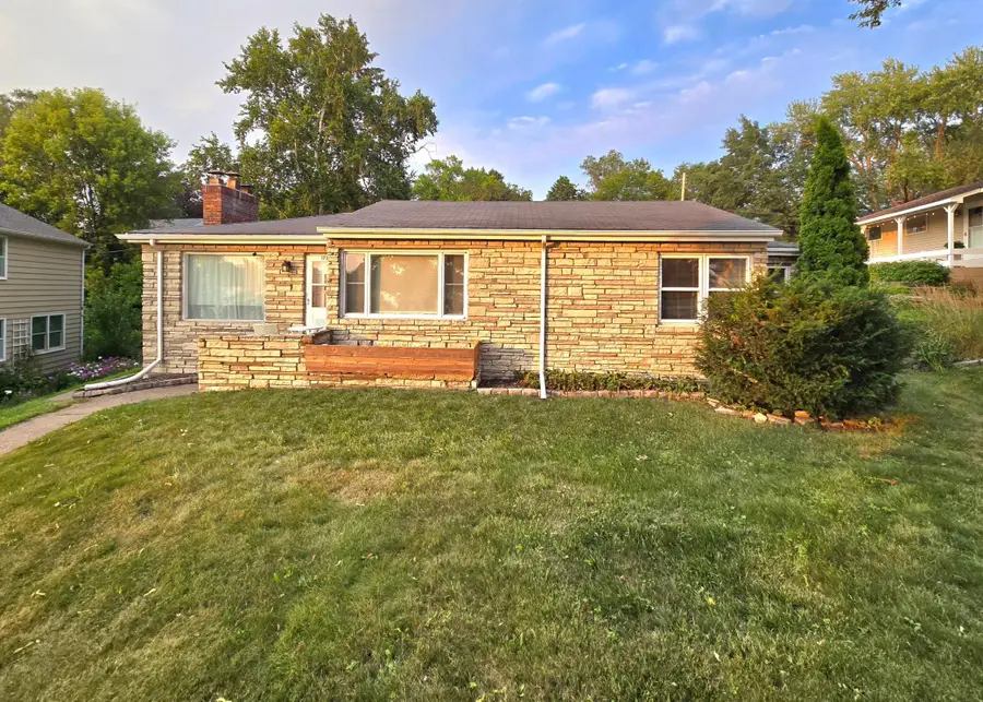 1736 E Shore Drive, Maplewood, MN 55109 - #2