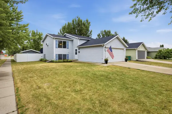 778 14th Avenue W, West Fargo, ND 58078