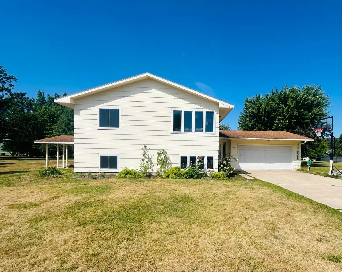 1025 9th Street Sw, Wadena, MN 56482 - #1