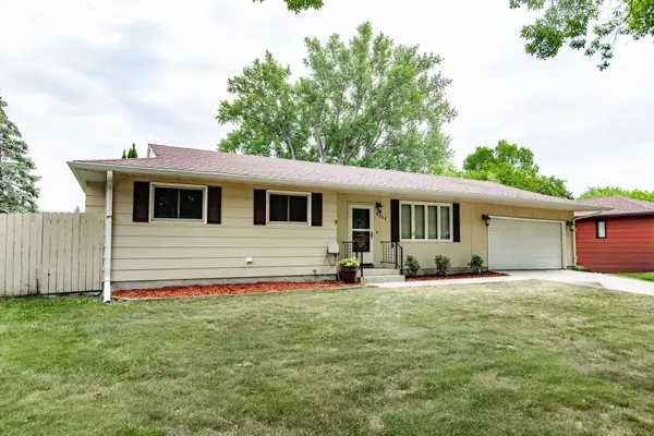 2544 Arrowhead Road S, Fargo, ND 58103