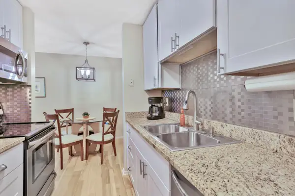 2800 Hamline Avenue N #241, Roseville, MN 55113