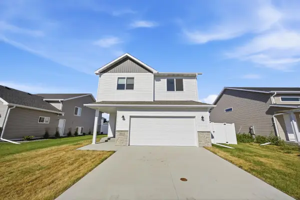 3851 19th Street S, Moorhead, MN 56560