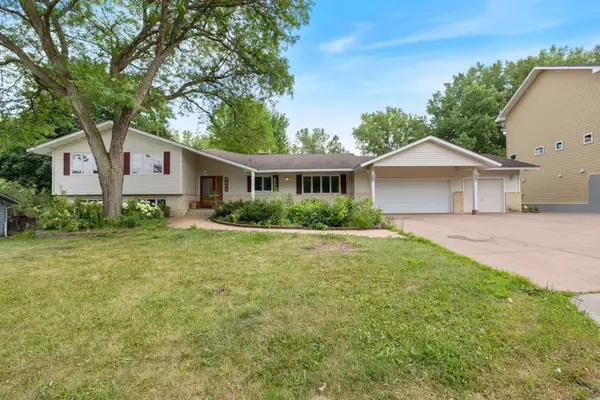 2305 S Skyline Drive S, Burnsville, MN 55337