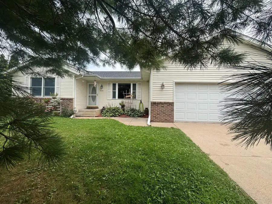635 NW 6th Street Nw, Plainview, MN 55964 - #2