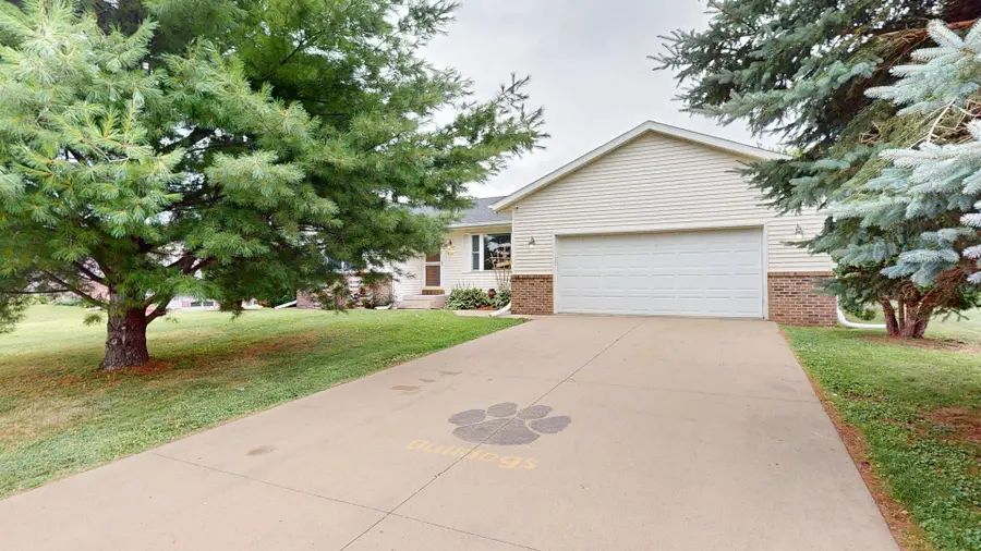 635 NW 6th Street Nw, Plainview, MN 55964 - #3