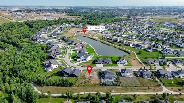 2812 Rivers Bend Drive E, West Fargo, ND 58078