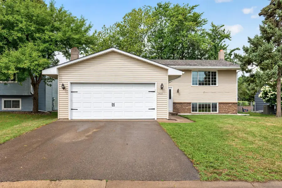 7433 Columbia Court, Woodbury, MN 55125 - #2