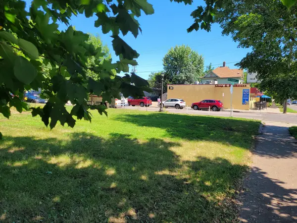 7th Street W, Saint Paul, MN 55102