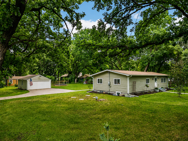 16570 22nd Street S, Saint Mary's Point, MN 55043