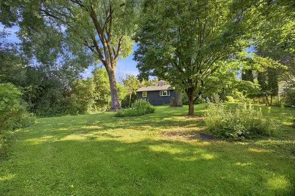 148 Ridgeview Ln, Wayzata, MN 55391