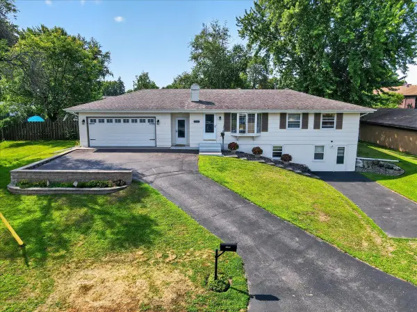 10707 Chowen Circle, Bloomington, MN 55431