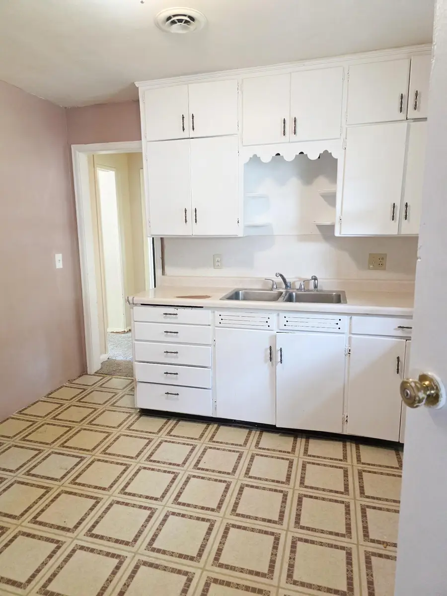 704 Dover Street, Worthington, MN 56187 - #3