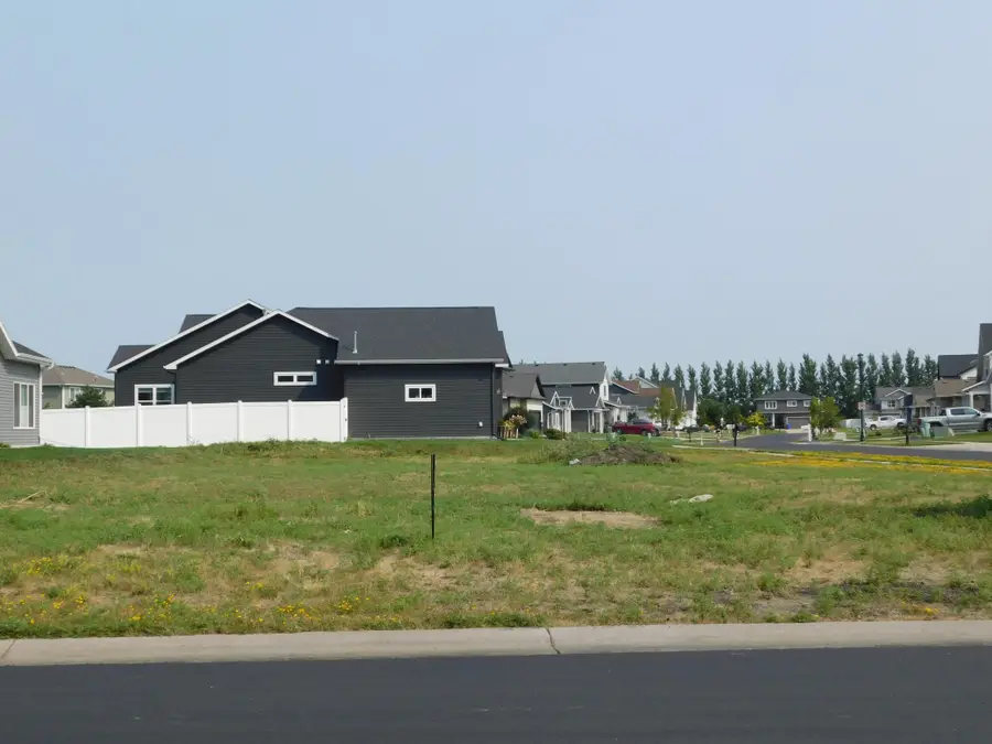 4015 49th Avenue S, Fargo, ND 58104 - #2