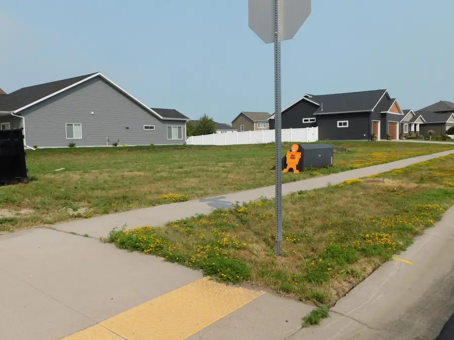4015 49th Avenue S, Fargo, ND 58104 - #3