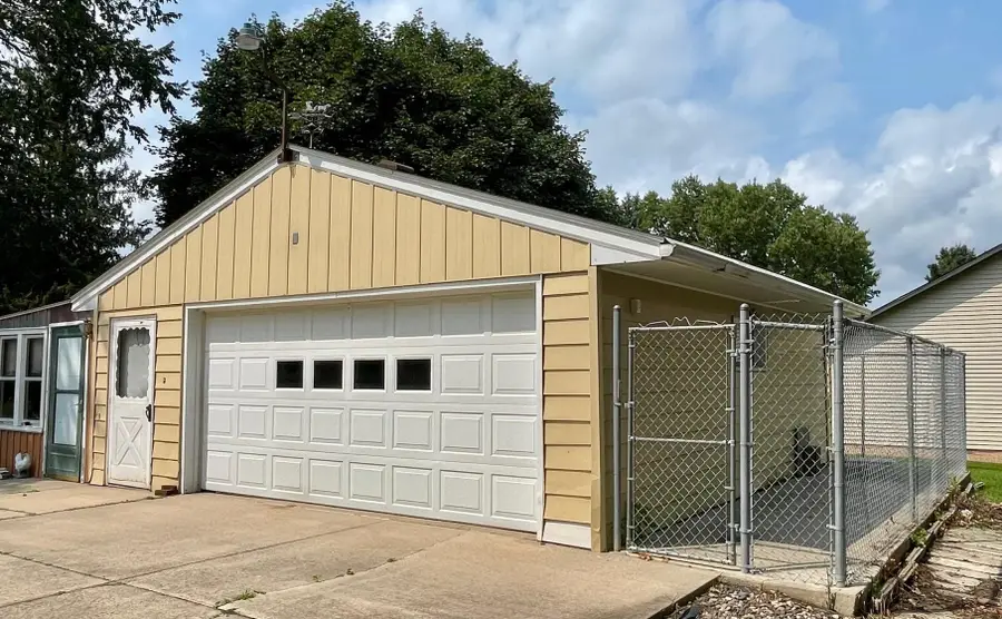 604 22nd Avenue Nw, Austin, MN 55912 - #2