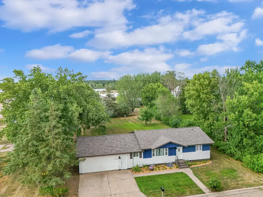 452 4th St Nw, Perham, MN 56573 - #3