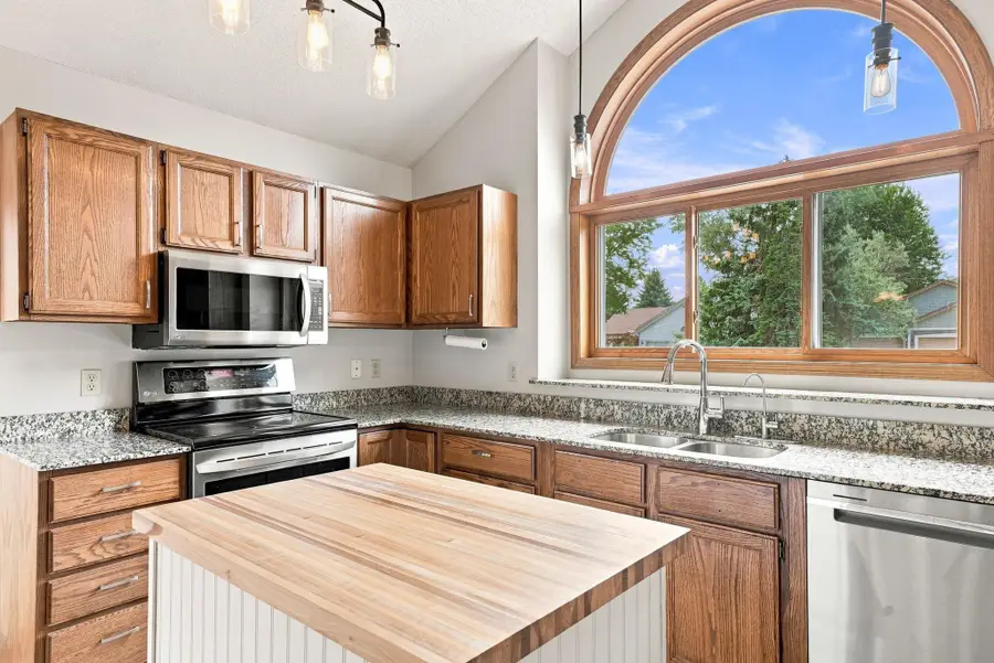 7135 Upper 157th Street W, Apple Valley, MN 55124 - #2