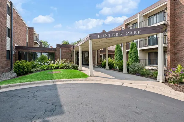 4 Pine Tree Drive #215, Arden Hills, MN 55112