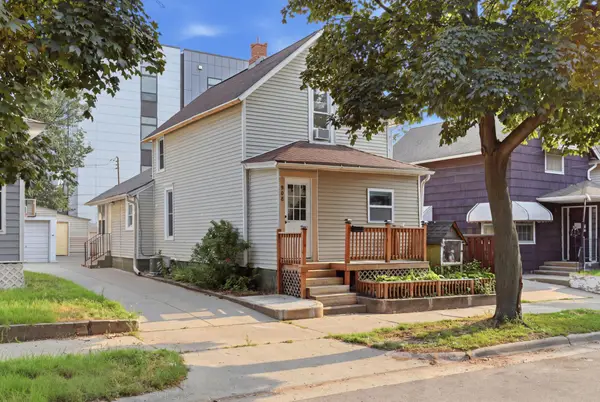 908 19th Avenue Ne, Minneapolis, MN 55418