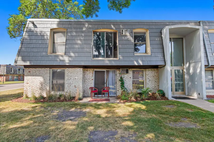 814 9th Avenue S #4, Hopkins, MN 55343 - #2