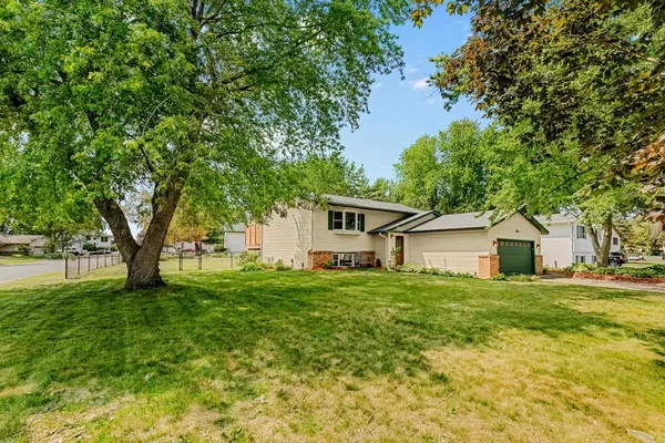 406 Schilling Circle Nw, Forest Lake, MN 55025