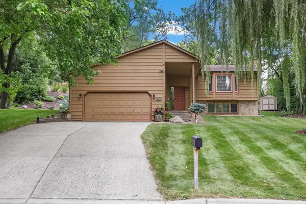 13529 1st Avenue S, Burnsville, MN 55337