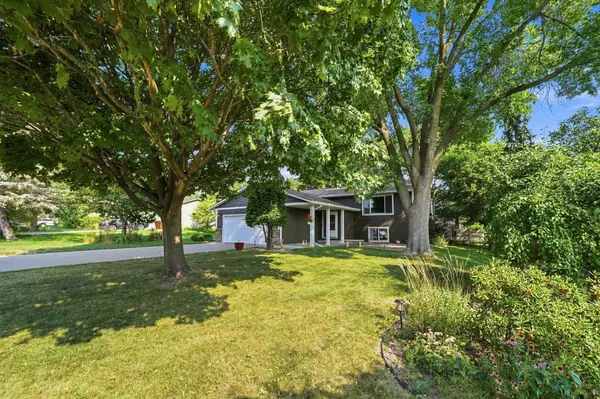 7470 Upper 26th Street, Oakdale, MN 55128