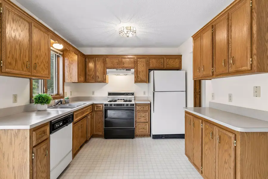 972 Pointe Way, Eagan, MN 55123 - #3