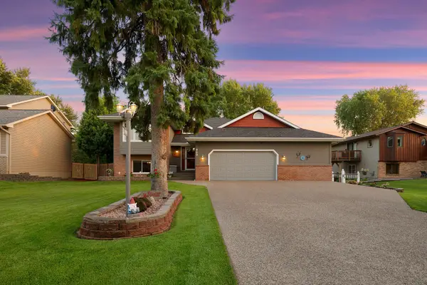 920 100th Lane Ne, Blaine, MN 55434