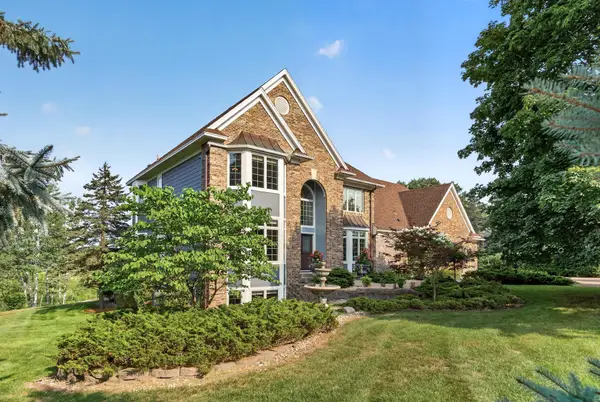 10 Lake Court, North Oaks, MN 55127