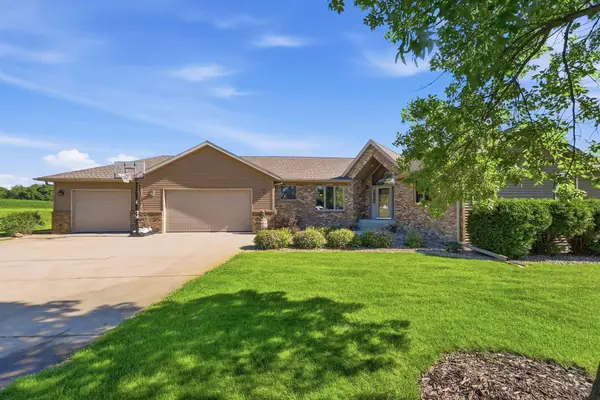 126 57th Avenue Ne, Willmar, MN 56201