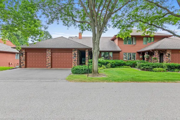 18 Anemone Circle, North Oaks, MN 55127