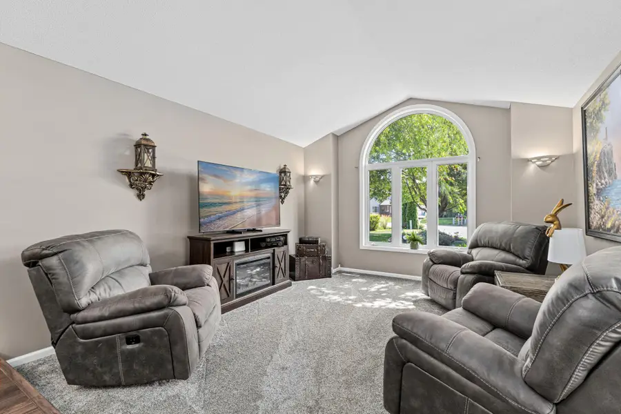 3110 Canyon Circle, Chaska, MN 55318 - #3