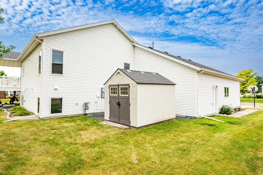 3323 Parkview Lane S, Fargo, ND 58103 - #3