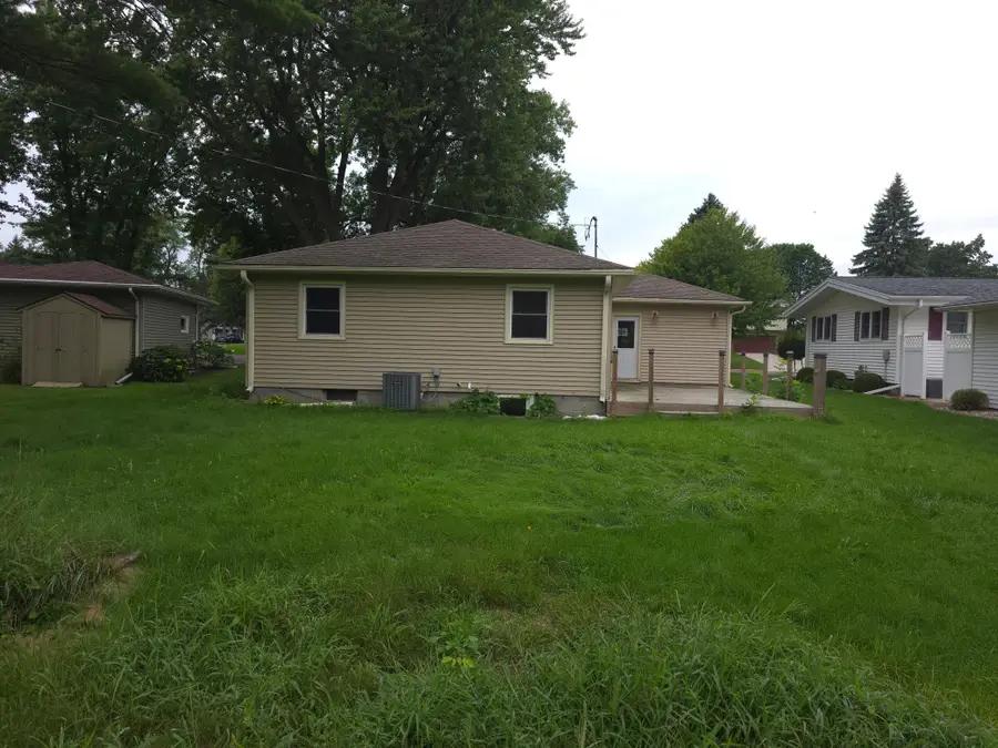 1109 S Moore Street, Blue Earth, MN 56013 - #3