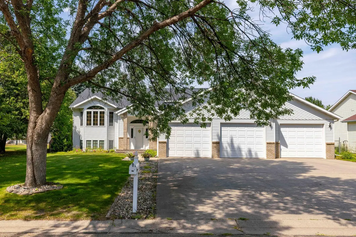 811 4th Avenue Ne, Barnesville, MN 56514 - #1