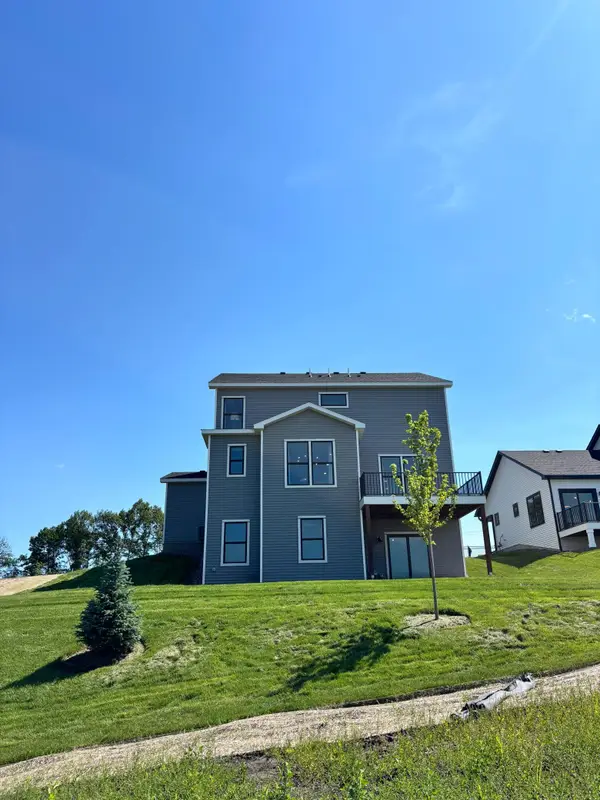3746 Holbrook Drive, Waconia, MN 55387
