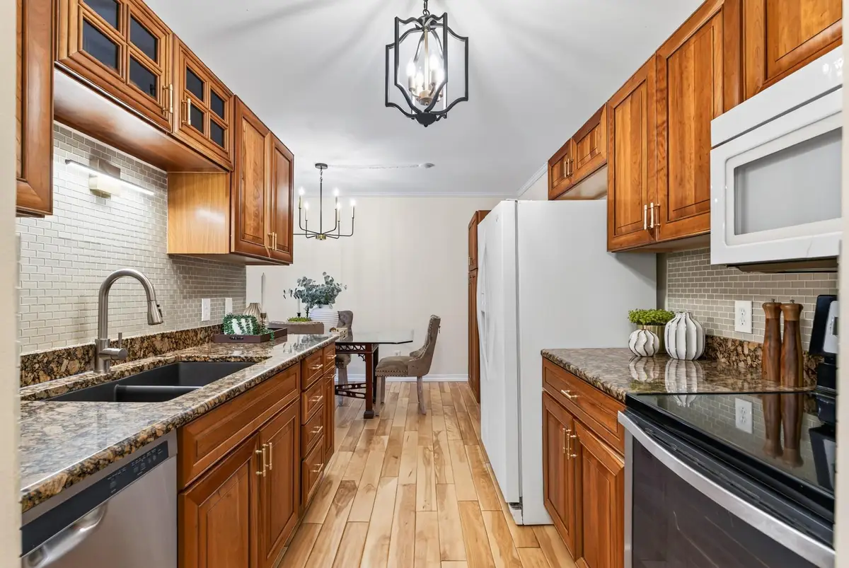 205 Barry Avenue S #306, Wayzata, MN 55391 - #1