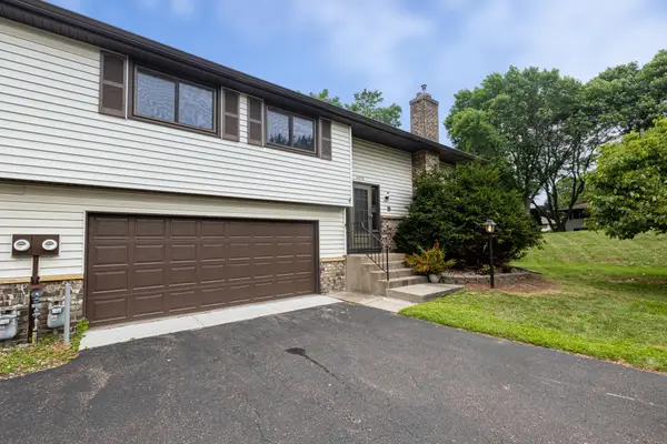 6570 Upper 35th Street N, Oakdale, MN 55128