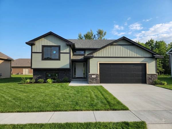 718 Margaret Avenue Ne, Isanti, MN 55040