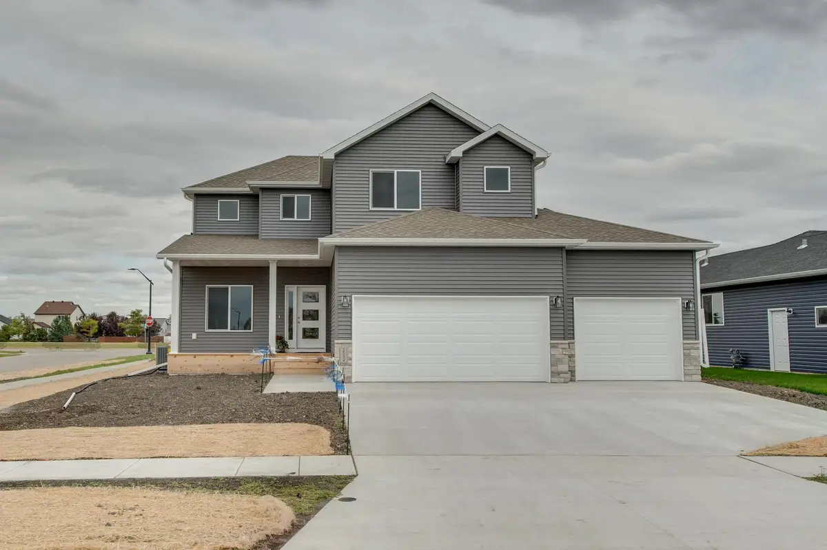 2534 Golden Lane S, Fargo, ND 58104 - #1