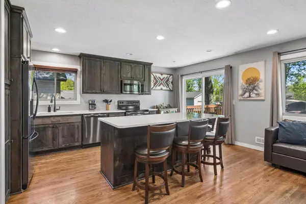 833 Oriole Drive, Apple Valley, MN 55124