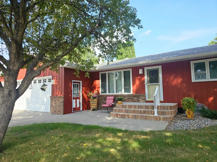 1710 7th Street N, Wahpeton, ND 58075 - #3