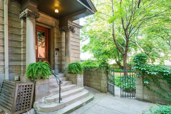 387 Portland Avenue #1B, Saint Paul, MN 55102