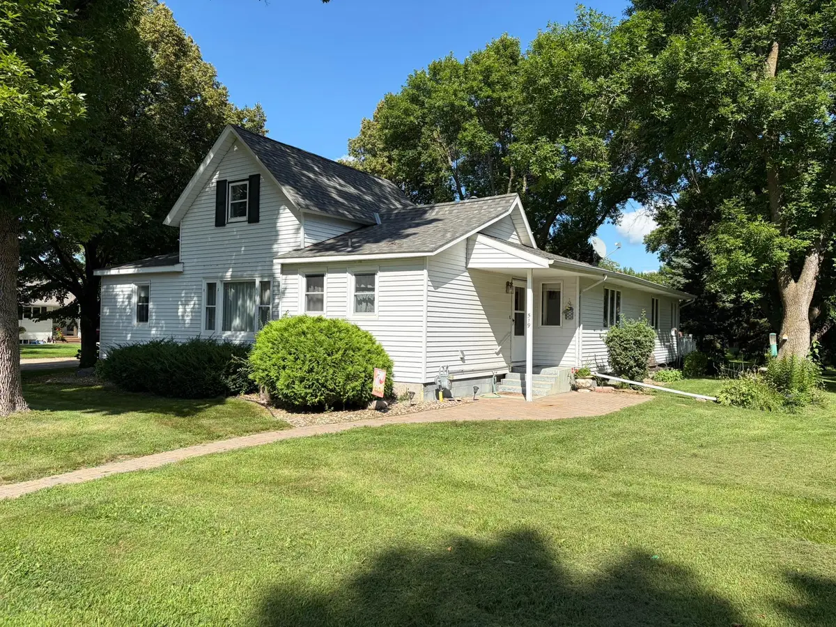 519 5th Street Nw, Renville, MN 56284 - #1