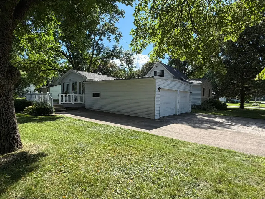 519 5th Street Nw, Renville, MN 56284 - #3