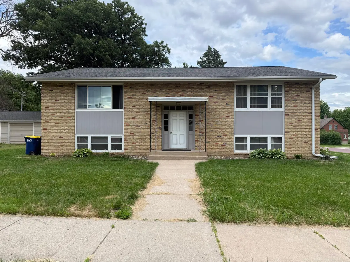 305 N Van Buren Avenue, Springfield, MN 56087 - #1