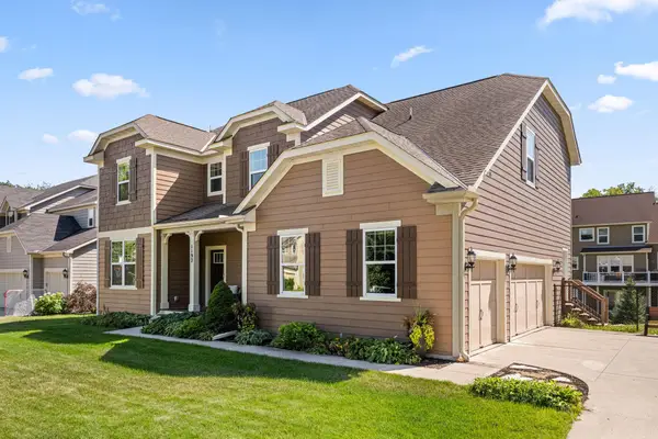 1192 Maple Lane W, Roseville, MN 55113