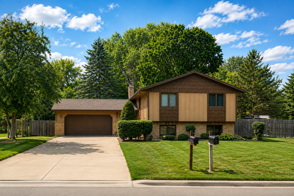7709 Ewing Avenue N, Brooklyn Park, MN 55443